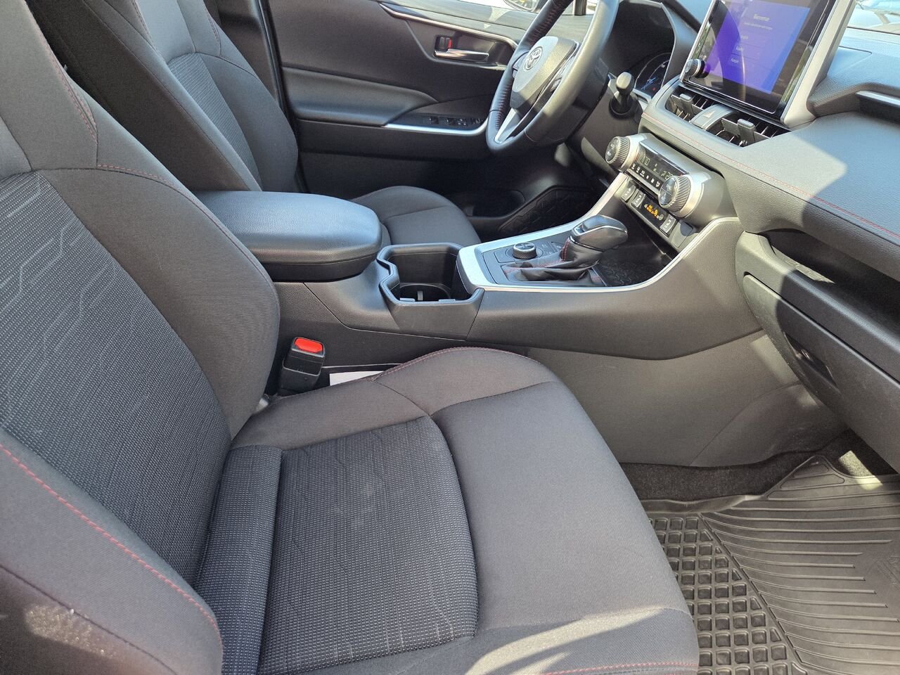 2024 Toyota RAV4 PRIME Black Mont-Laurier - photo #11
