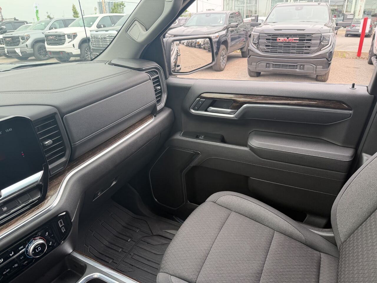 GMC SIERRA K1500 ELEVATION Elevation cabine multiplace 4RM 157 po 2025 Noir Gatineau - photo #7
