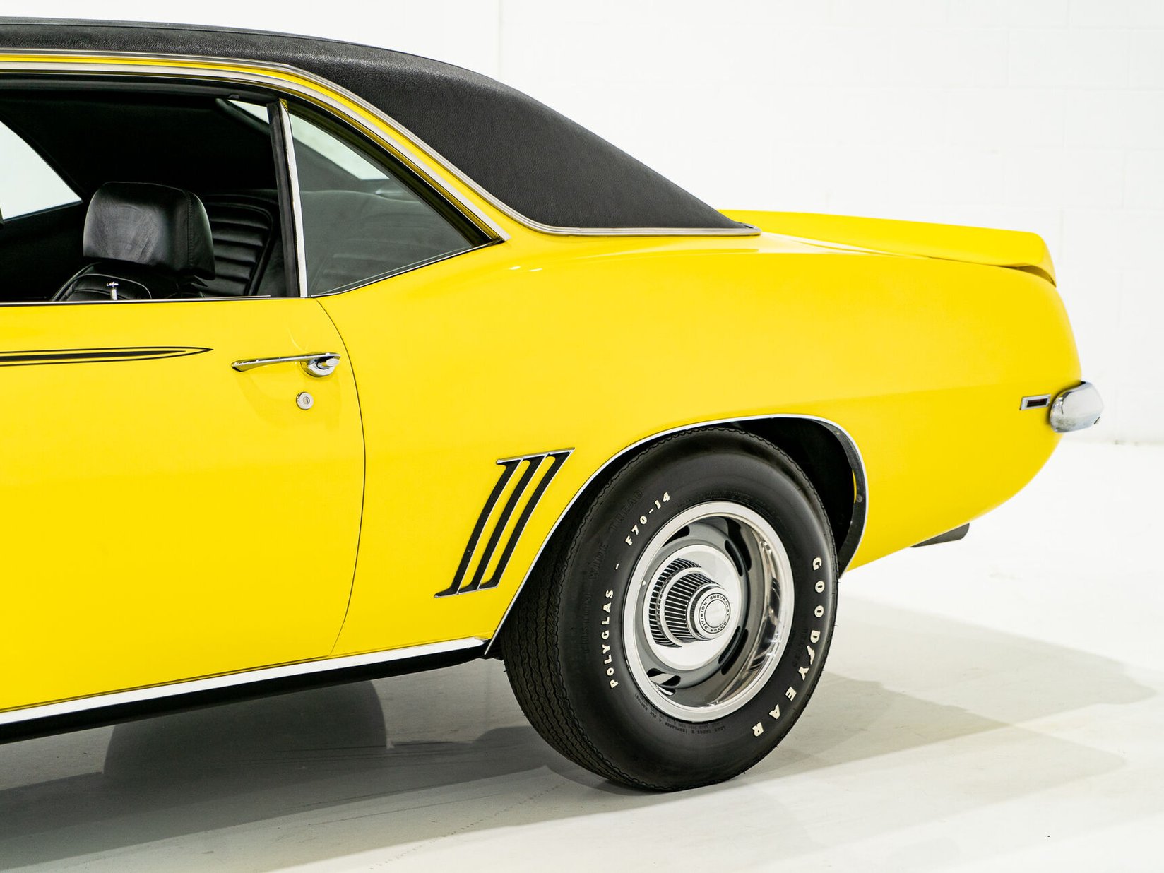 1969 Chevrolet Camaro SS **PRIX EN USD** With factory A/C Yellow Montreal - photo #28