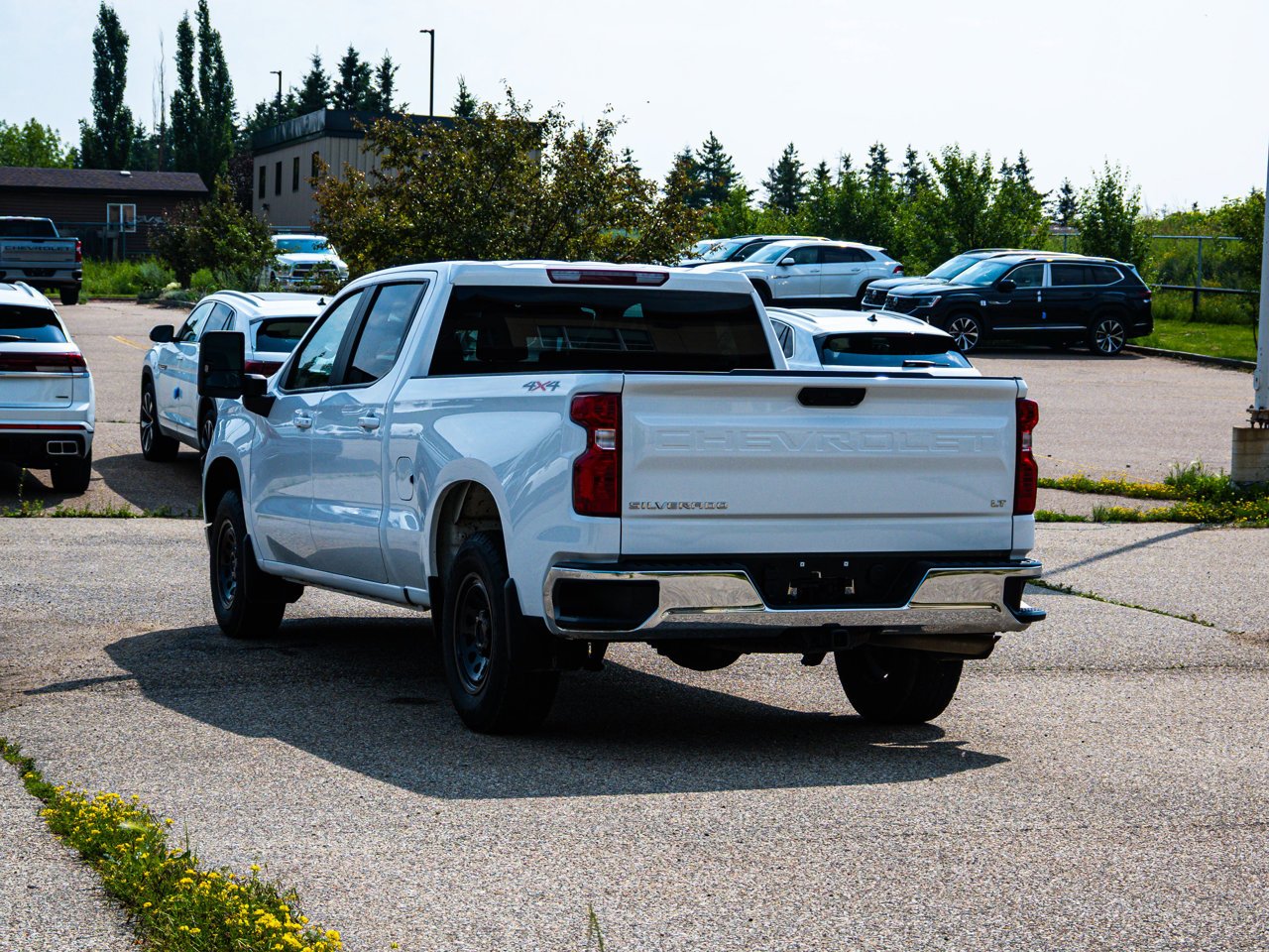 2025 Chevrolet Silverado 1500 4WD Crew Cab 147 LT White Sherwood Park - photo #10