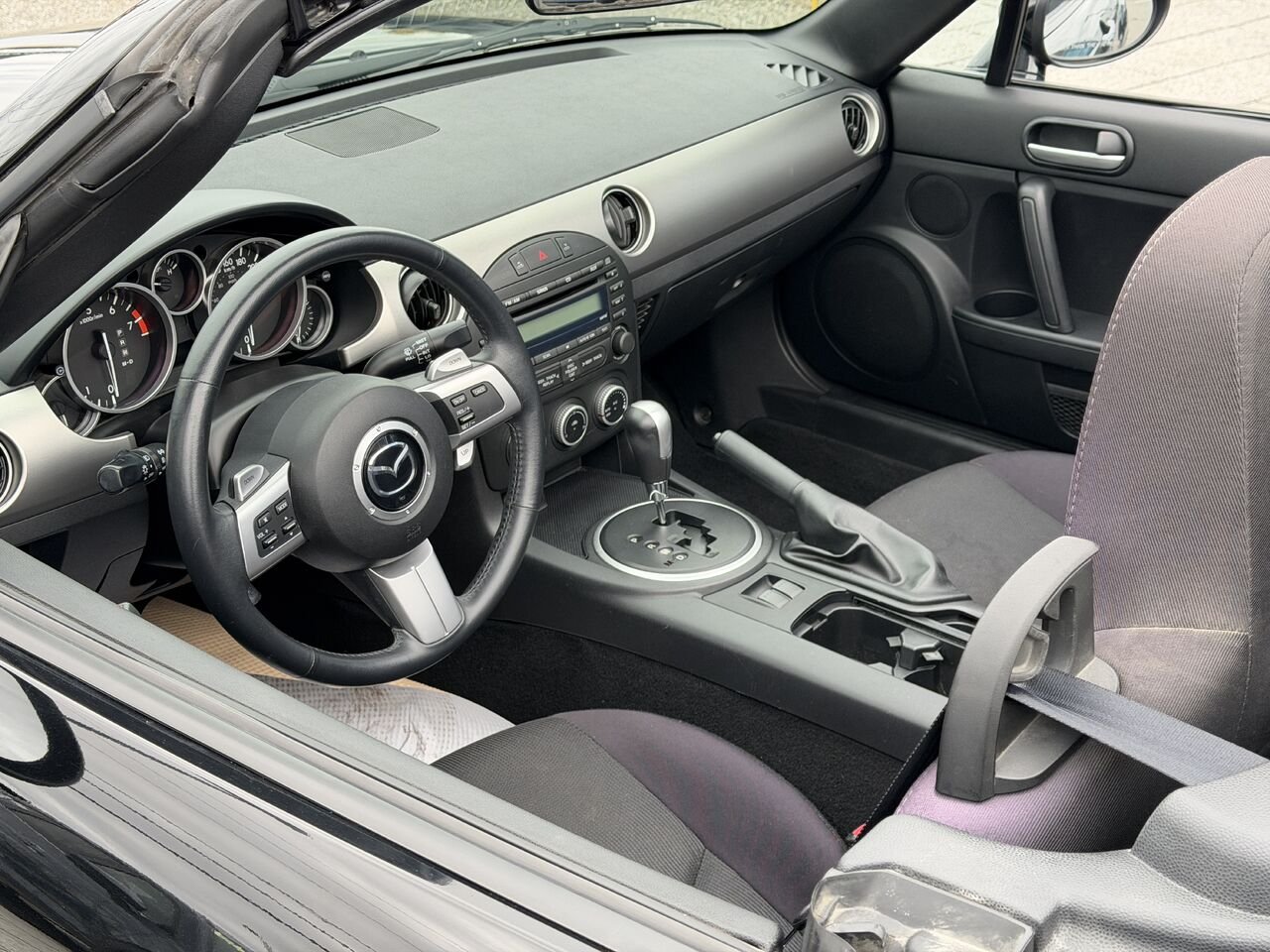 2009 Mazda MX-5 Black Ste-Marie - photo #8