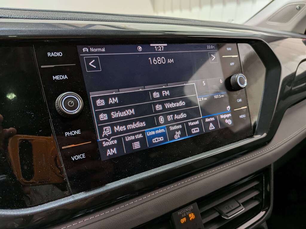 2024 Volkswagen Taos Highline 4MOTION Red Val-David - photo #19