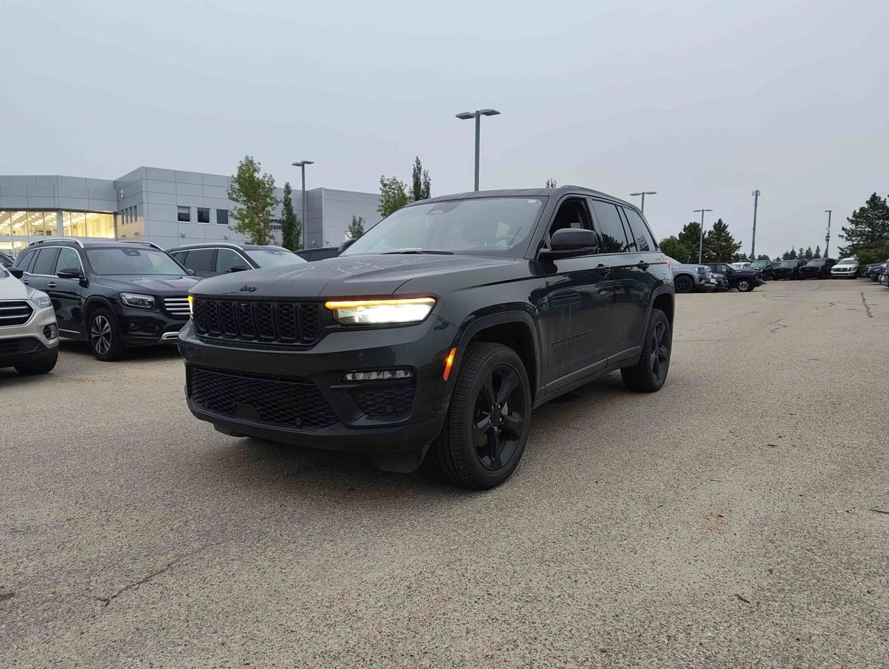 2023 Jeep Grand Cherokee Limited 4x4 White Sherwood Park - photo #3