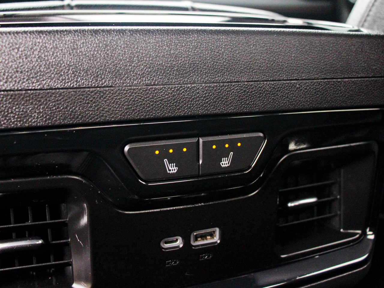 2022 GMC Sierra 1500 4WD Crew Cab 147 AT4 Black Sherwood Park - photo #33