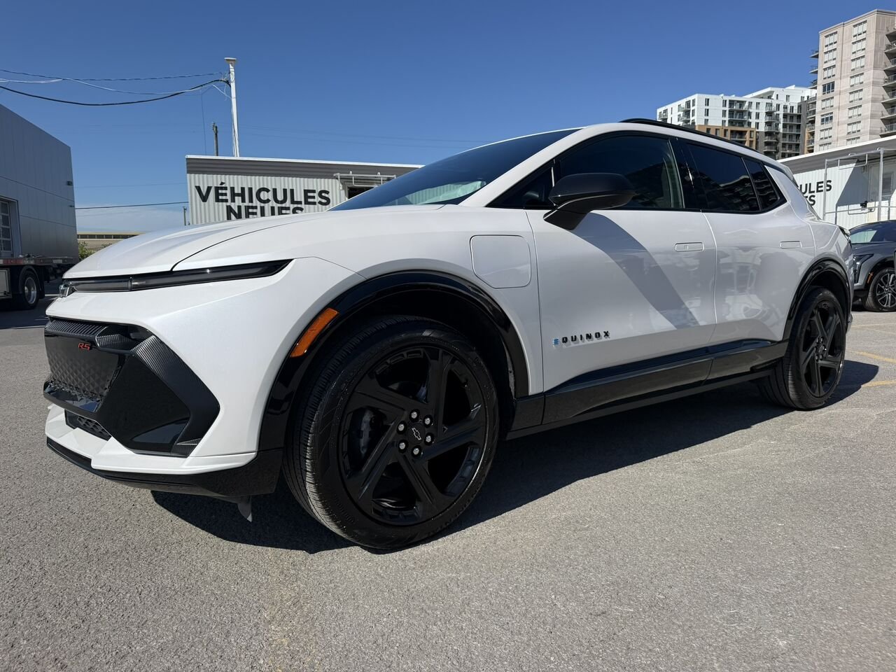2025 Chevrolet Equinox EV 2RS AWD TOIT PANORAMIQUE White Laval - photo #0