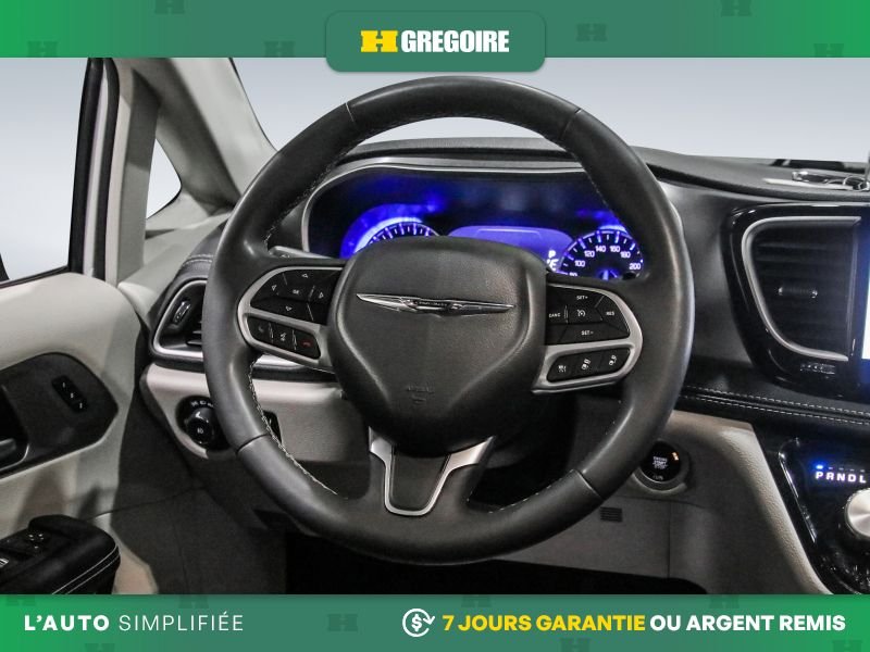 Chrysler Pacifica 2023 Blanc Laval - photo #19
