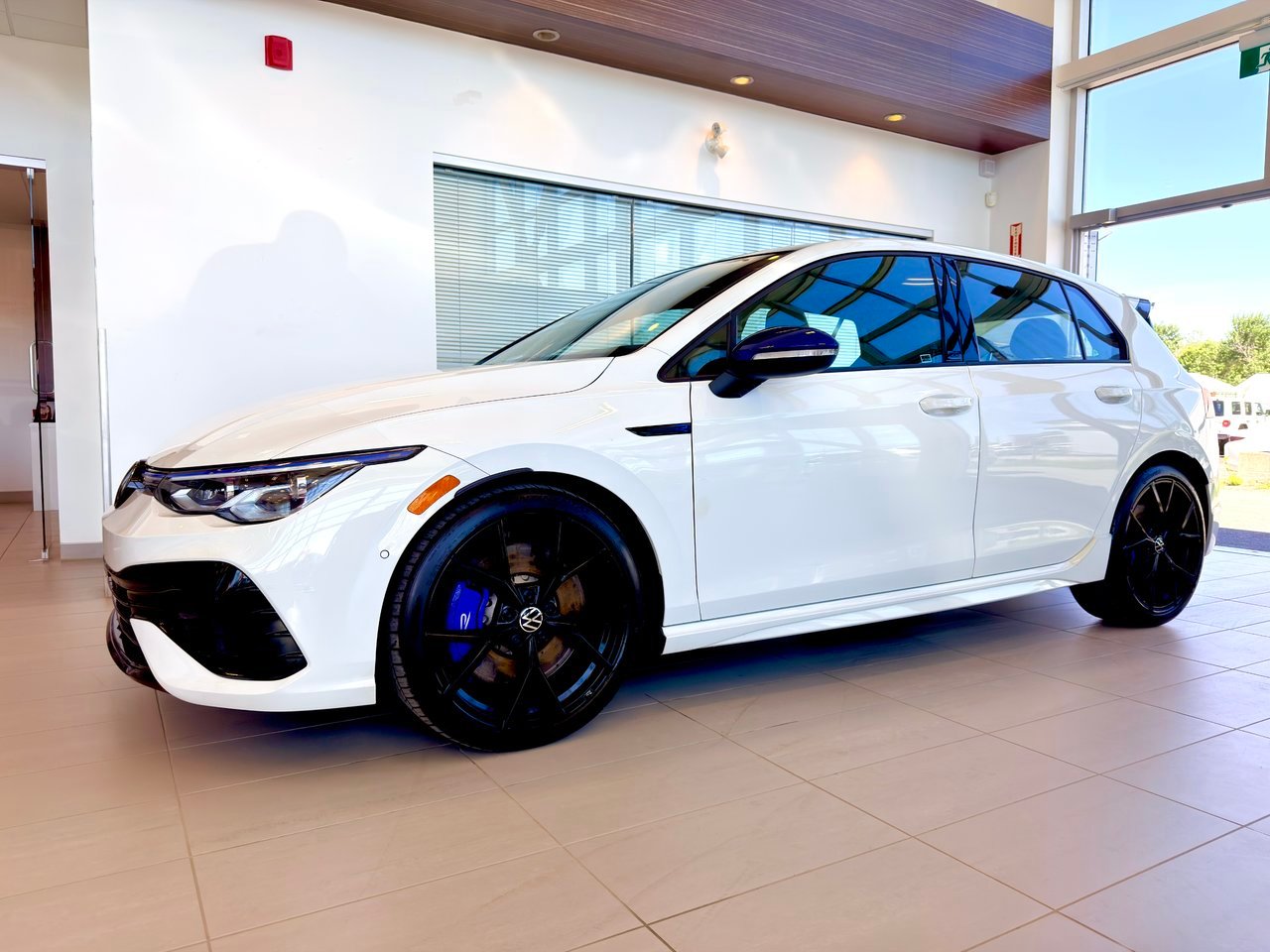 2023 Volkswagen Golf R White Notre-Dame-des-Prairies - photo #2