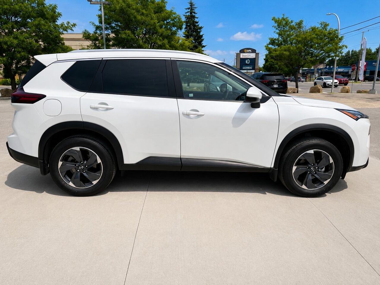NISSAN Rogue ROGUE SV TOIT OUVRANT 2026 Blanc Everest nacré triple couche Châteauguay - photo #7