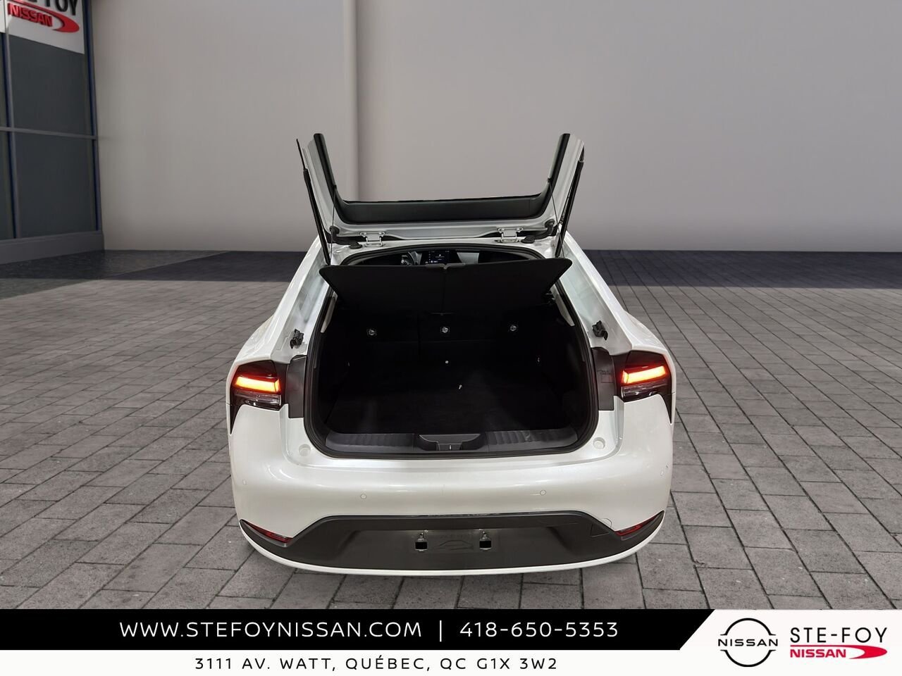 2025 Toyota Prius PLUG-IN hybride SE White Ste-Foy - photo #5