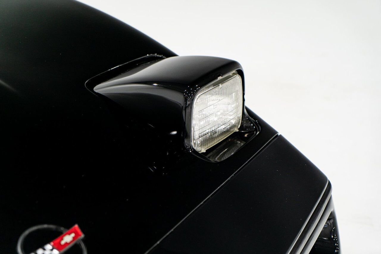 Chevrolet Corvette ZR1 | PRIX EN USD 1990 Noir Montréal - photo #4