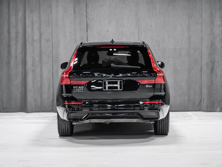 2023 Volvo XC60 PLUS DARK THEME Black