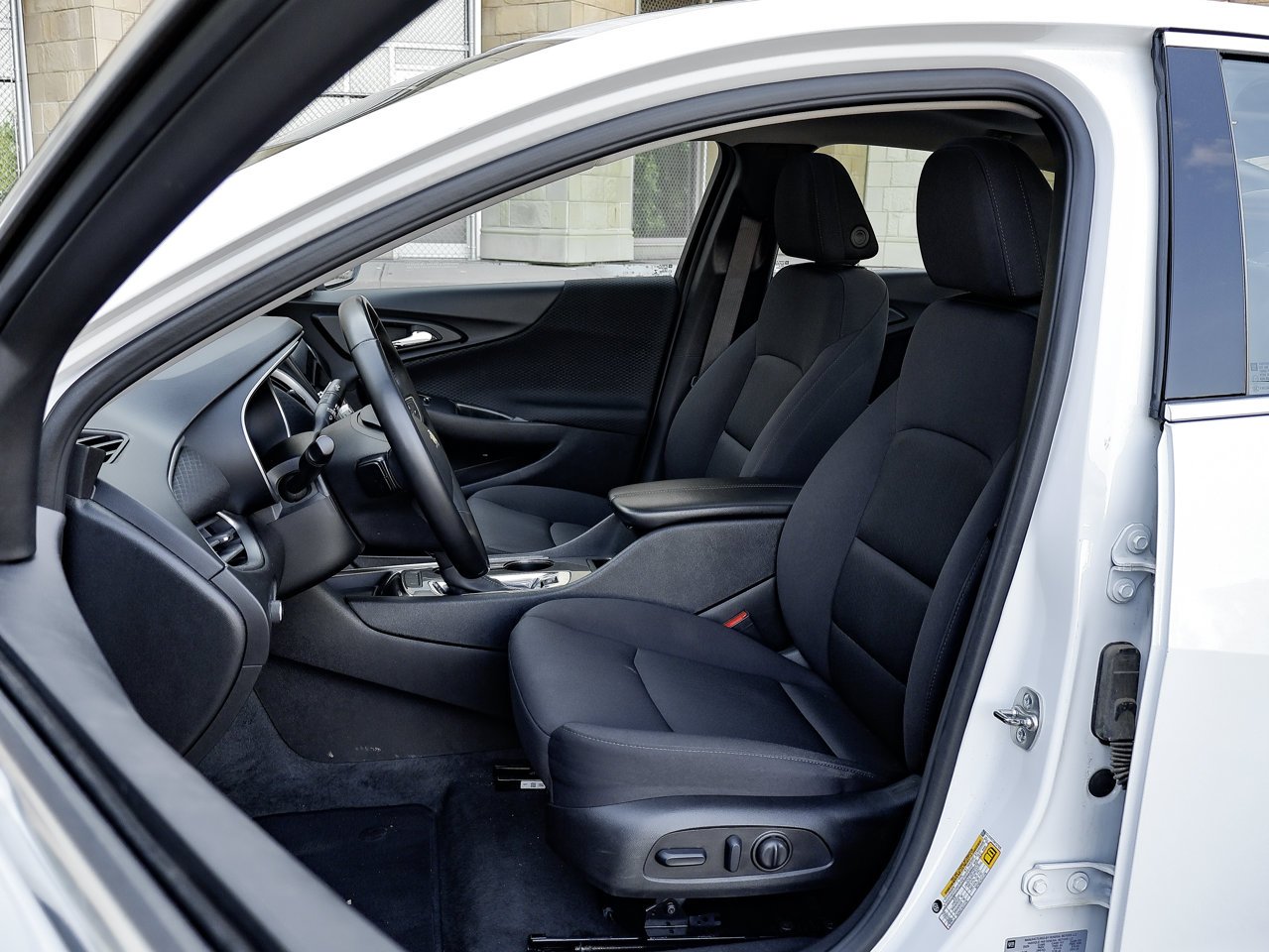 2024 Chevrolet Malibu 4dr Sdn 1LT White Sherwood Park - photo #16