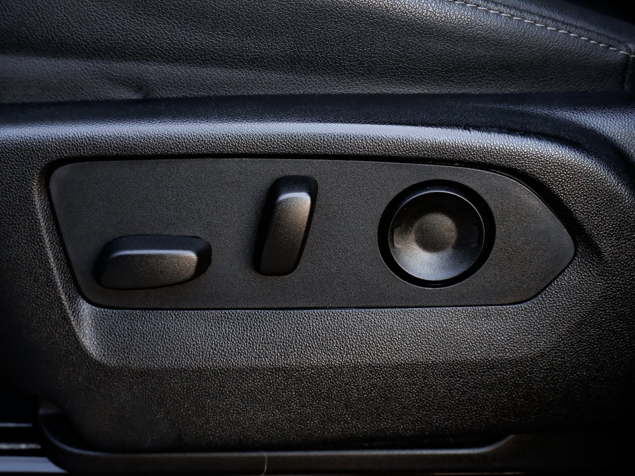 2024 Chevrolet Silverado 1500 4WD Crew Cab 147 RST Grey Sherwood Park - photo #19