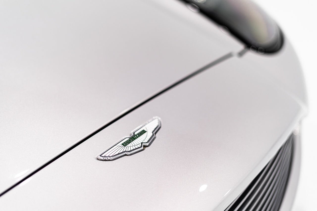 Aston Martin Vanquish PRIX EN USD | ORIGINAL MSRP OF $225,000 USD - FACTORY UPGRADE TO VANQUISH S TRANSMISSION 2003 Gris Montréal - photo #50