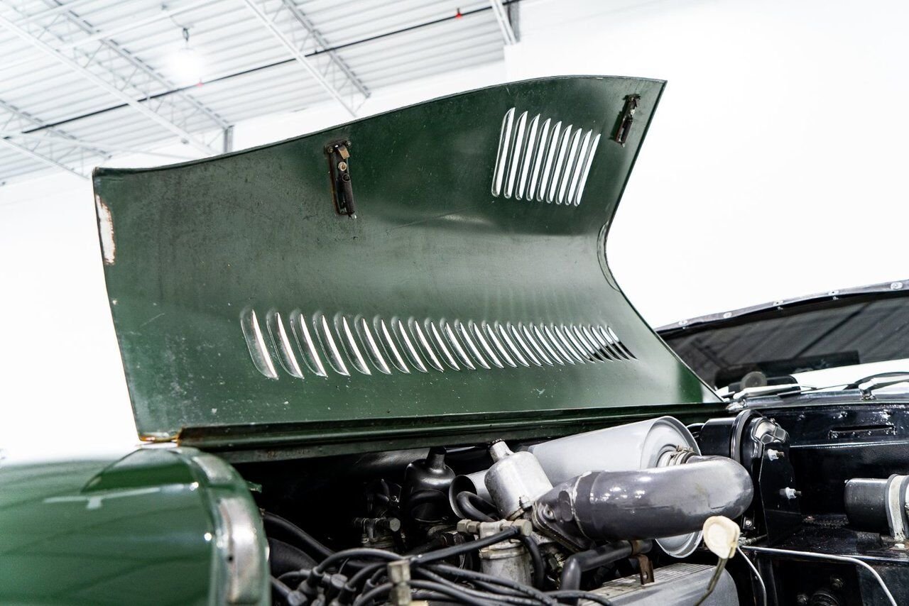 1970 Morgan Plus 8 Unrestored with only 7137km (4435miles) | PRIX EN USD Green Montreal - photo #19
