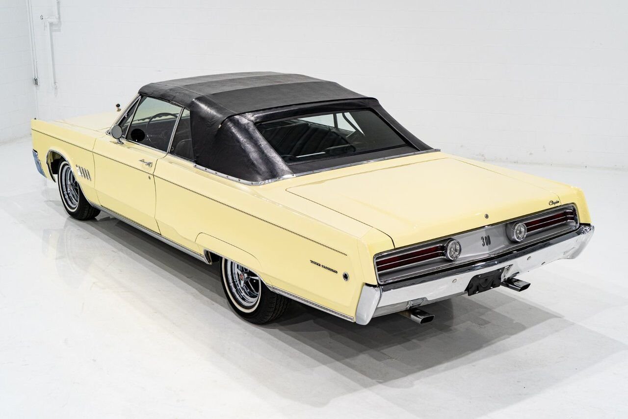Chrysler 300 PRIX EN USD 440cu.in. Fully restored example 1968 Jaune Montréal - photo #6