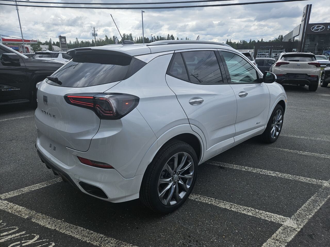 2026 Buick Encore GX Avenir 4 portes TI White Frost Tricoat Thetford Mines - photo #2