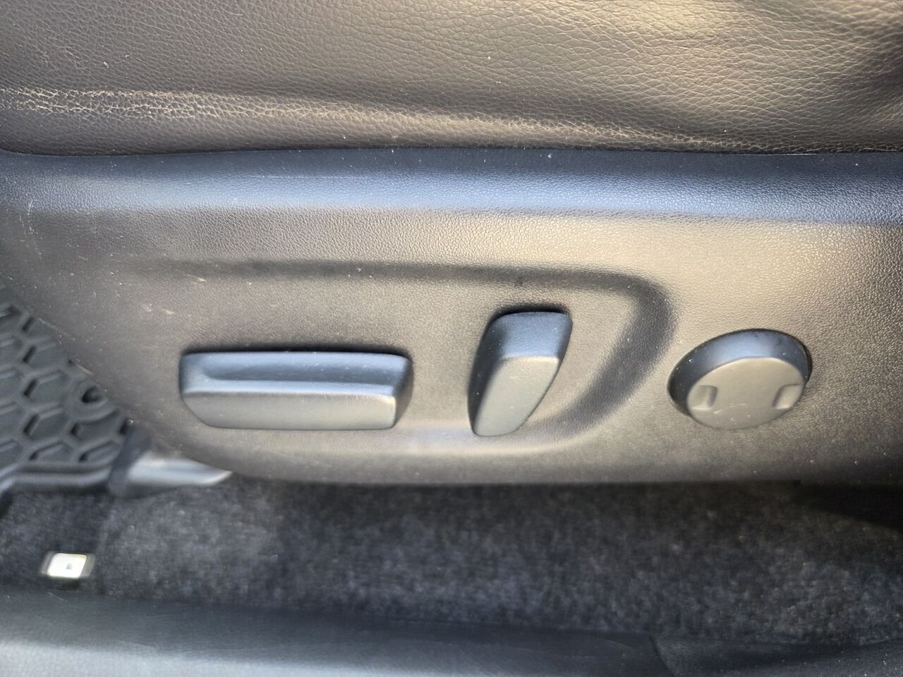 2017 Toyota RAV4 Hybrid White Mont-Laurier - photo #19