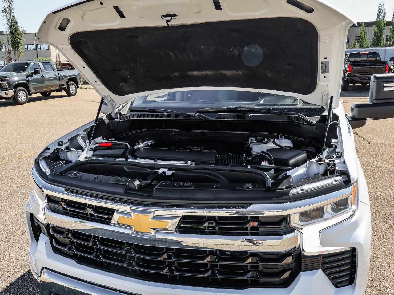 2025 Chevrolet Silverado 1500 4WD Crew Cab 147 LT White Sherwood Park - photo #9
