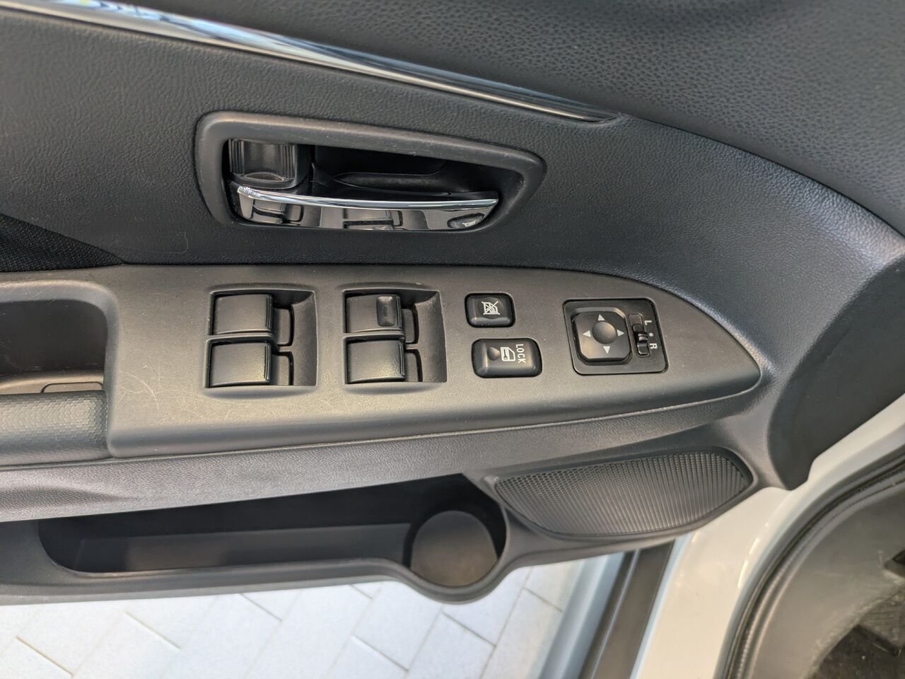 2024 Mitsubishi RVR White Gatineau - photo #5
