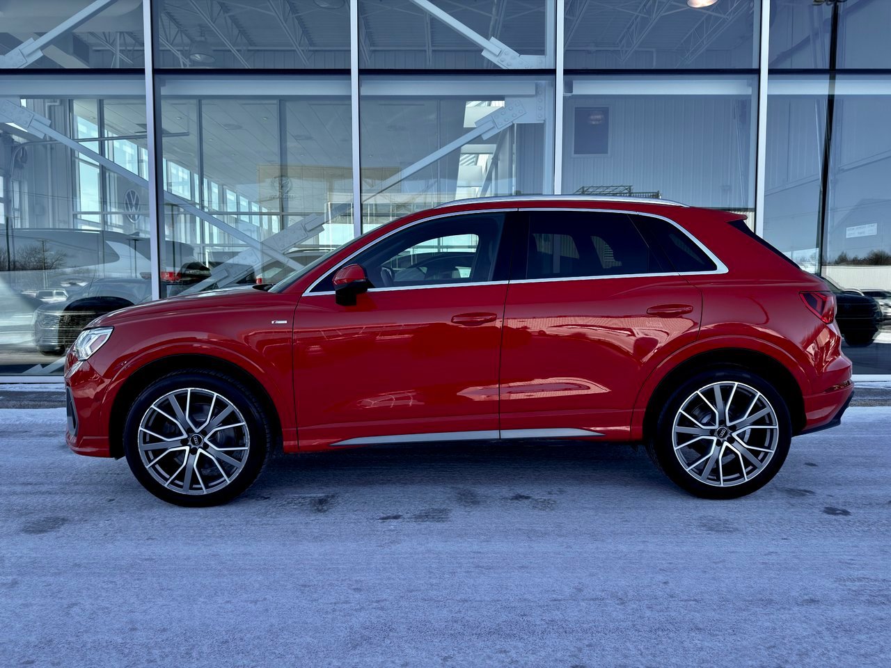2019 Audi Q3 Red Notre-Dame-des-Prairies - photo #8