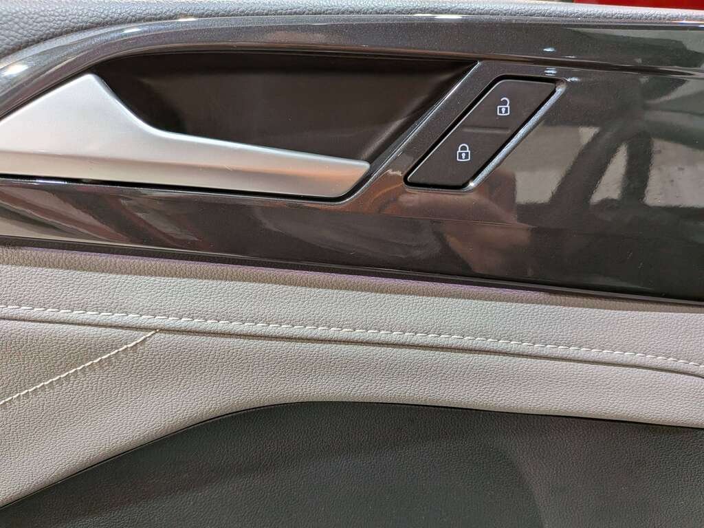 2024 Volkswagen Taos Highline 4MOTION Red Val-David - photo #28