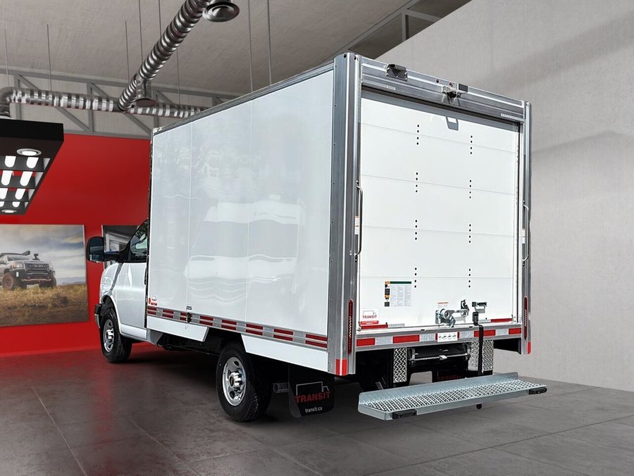 2026 GMC Savana Commercial Cutaway 2026 SUMMIT WHITE