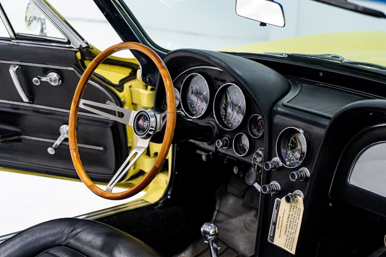 Chevrolet Corvette Matching# 427/425HP IP Code **PRICE IN USD** 1966 Jaune Montréal - photo #8