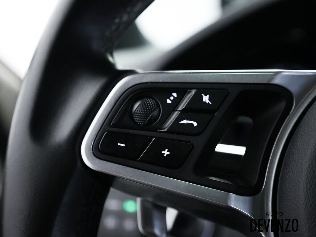 2020 Porsche Cayenne Silver Saint-Eustache - photo #16