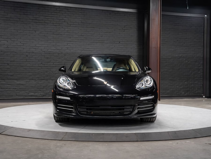 2016 Porsche Panamera 2016 Black
