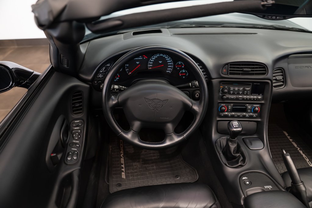 2002 Chevrolet Corvette Black Montreal - photo #15