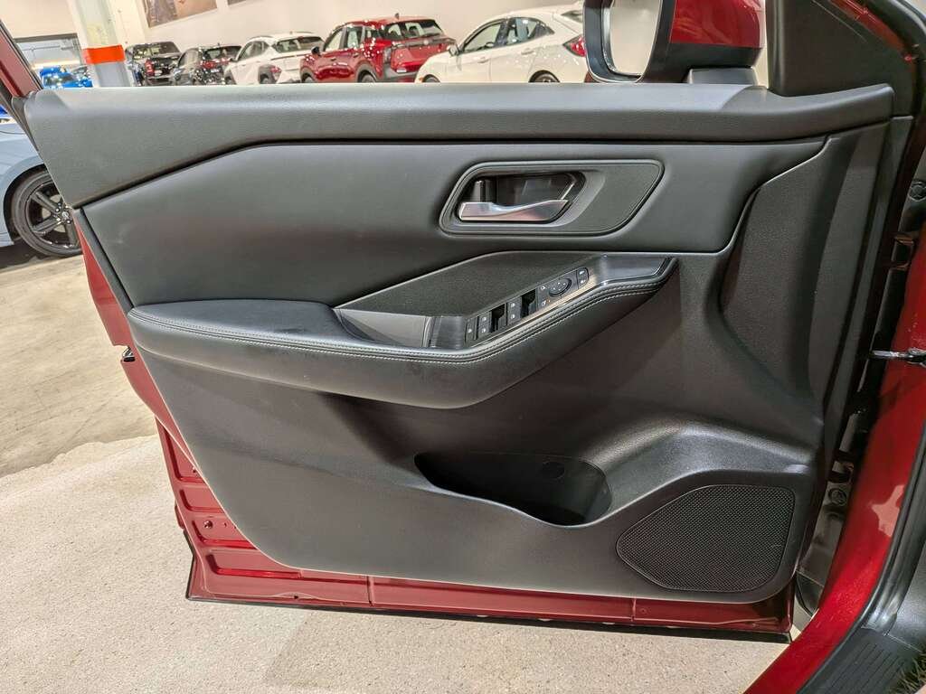 2024 Nissan Rogue AWD SV Moonroof Red Val-David - photo #33