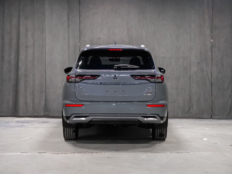 2026 Mitsubishi Outlander Plug-In Hybrid SEL Sterling Silver