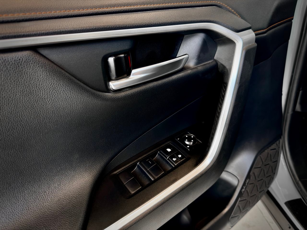 2020 Toyota RAV4 gray Notre-Dame-des-Prairies - photo #37