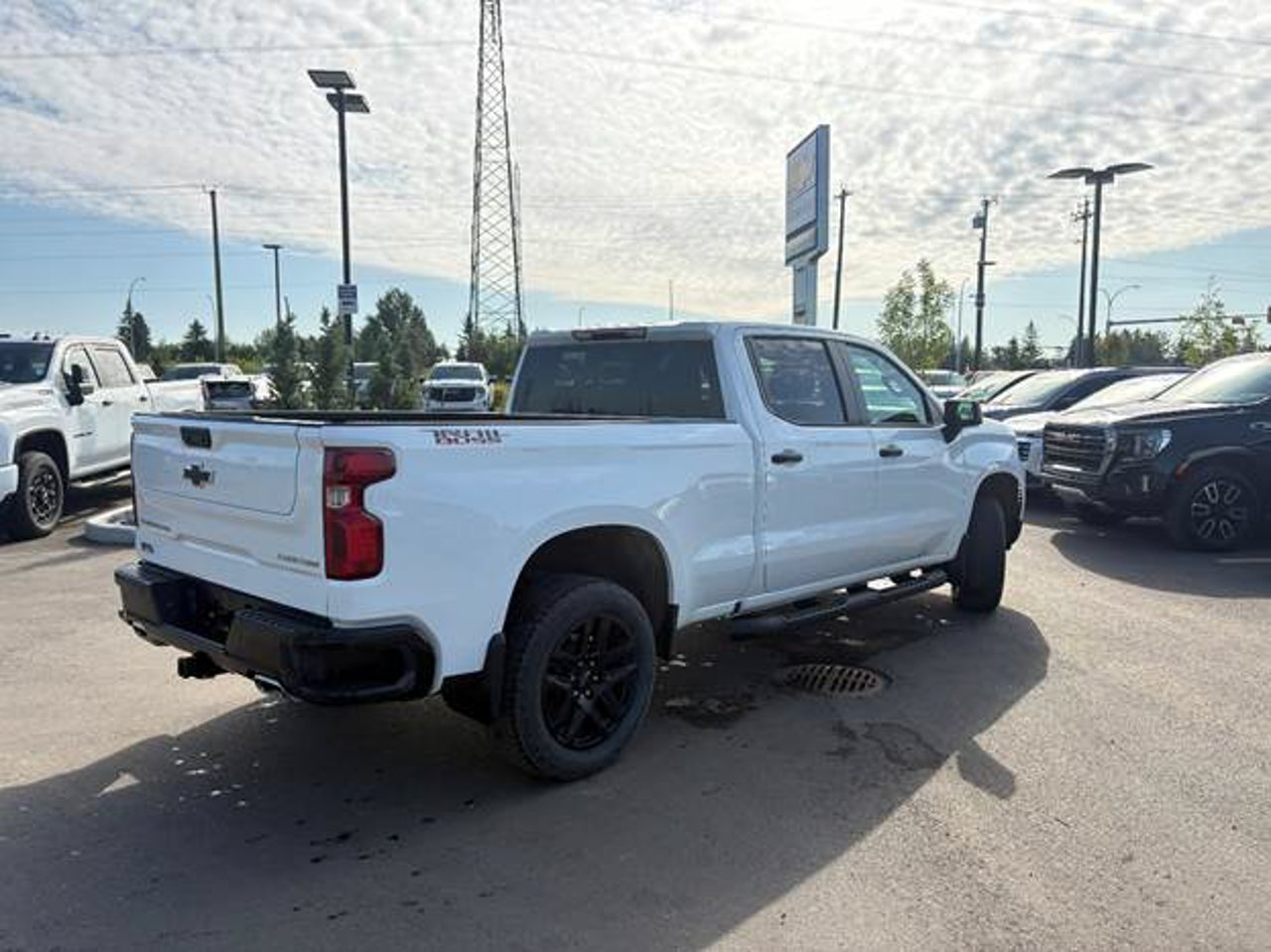2024 Chevrolet Silverado 1500 4WD Crew Cab 147 Custom Trail Boss White Sherwood Park - photo #4