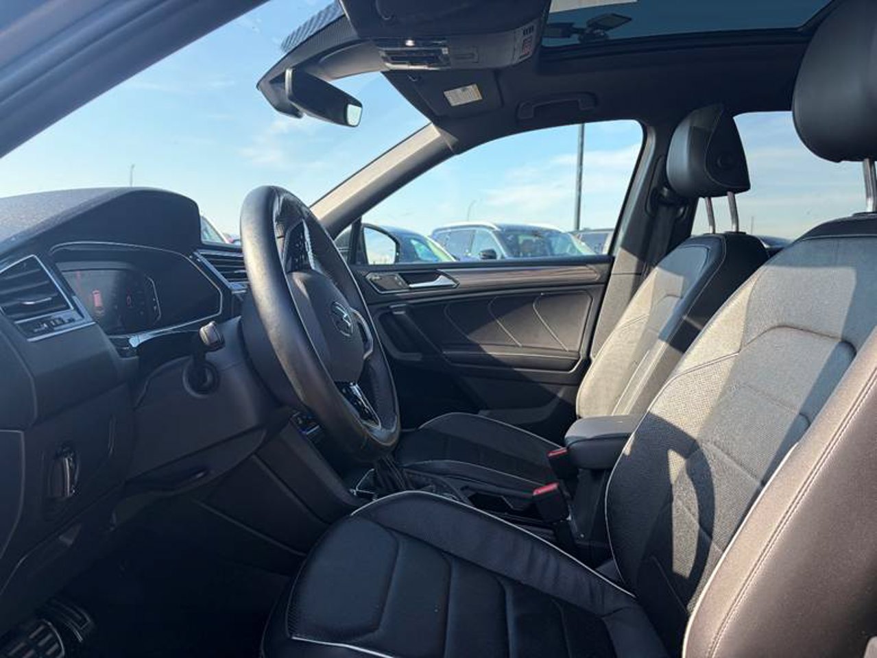 2024 Volkswagen Tiguan Highline R-Line 4MOTION Grey Sherwood Park - photo #5