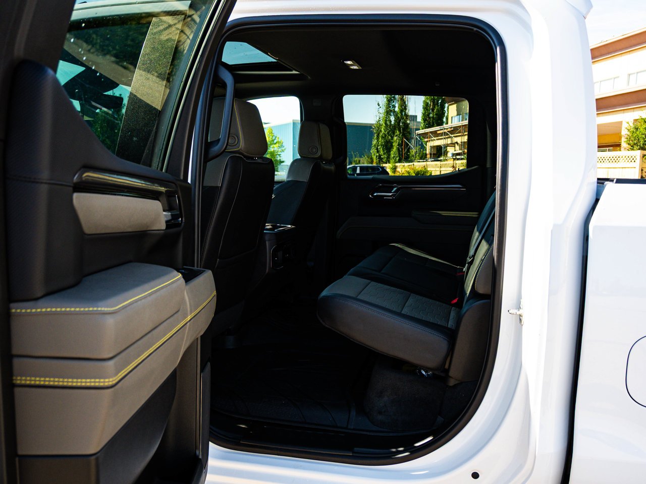 2025 Chevrolet Silverado 1500 4WD Crew Cab 147 ZR2 White Sherwood Park - photo #30