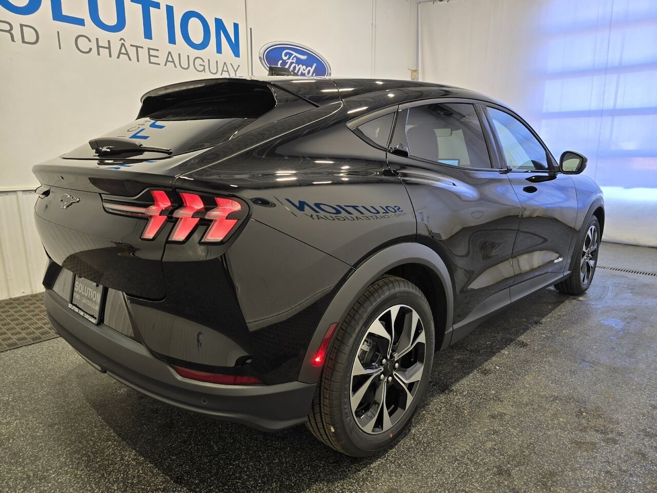 Ford Mustang Mach-E S LECT TI 2026 Noir Châteauguay - photo #2