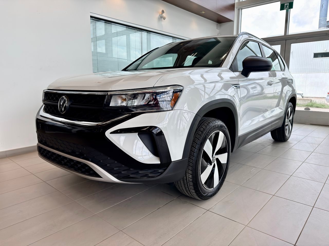 2024 Volkswagen Taos White Notre-Dame-des-Prairies - photo #3