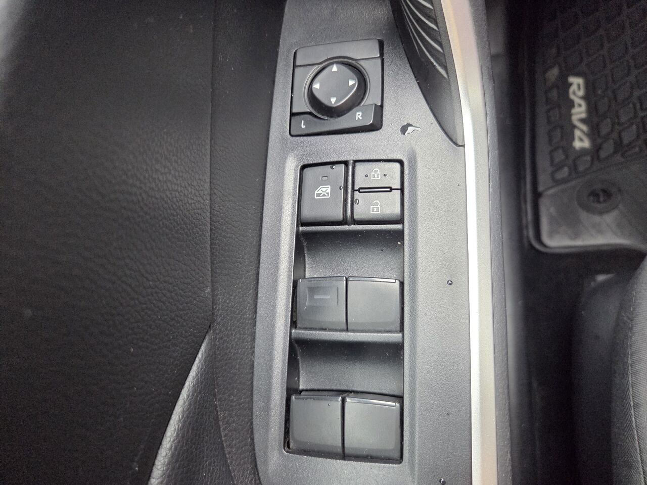 2022 Toyota RAV4 Grey Mont-Laurier - photo #13