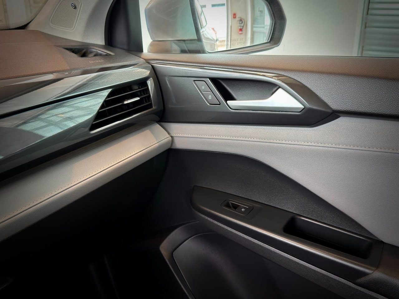 2023 Volkswagen Taos Silver Notre-Dame-des-Prairies - photo #31