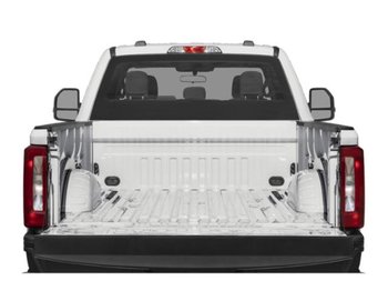 Ford Super Duty F-350 à roues arrière simples XLT