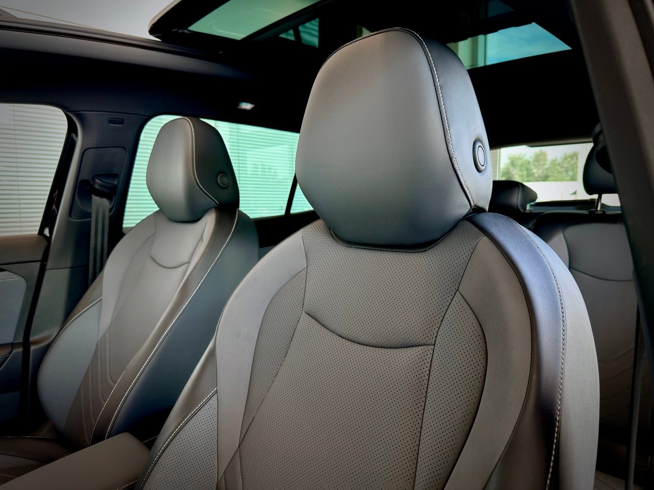 2026 Volkswagen Tiguan Black Notre-Dame-des-Prairies - photo #21