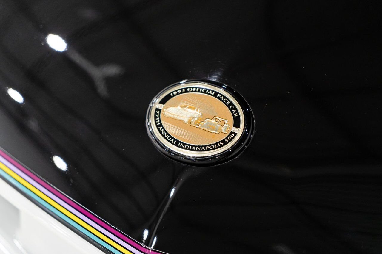 1993 Chevrolet CAMARO Z28 PRIX EN USD | Pace Car with only 957km (595mi) with original window sticker Black Montreal - photo #39