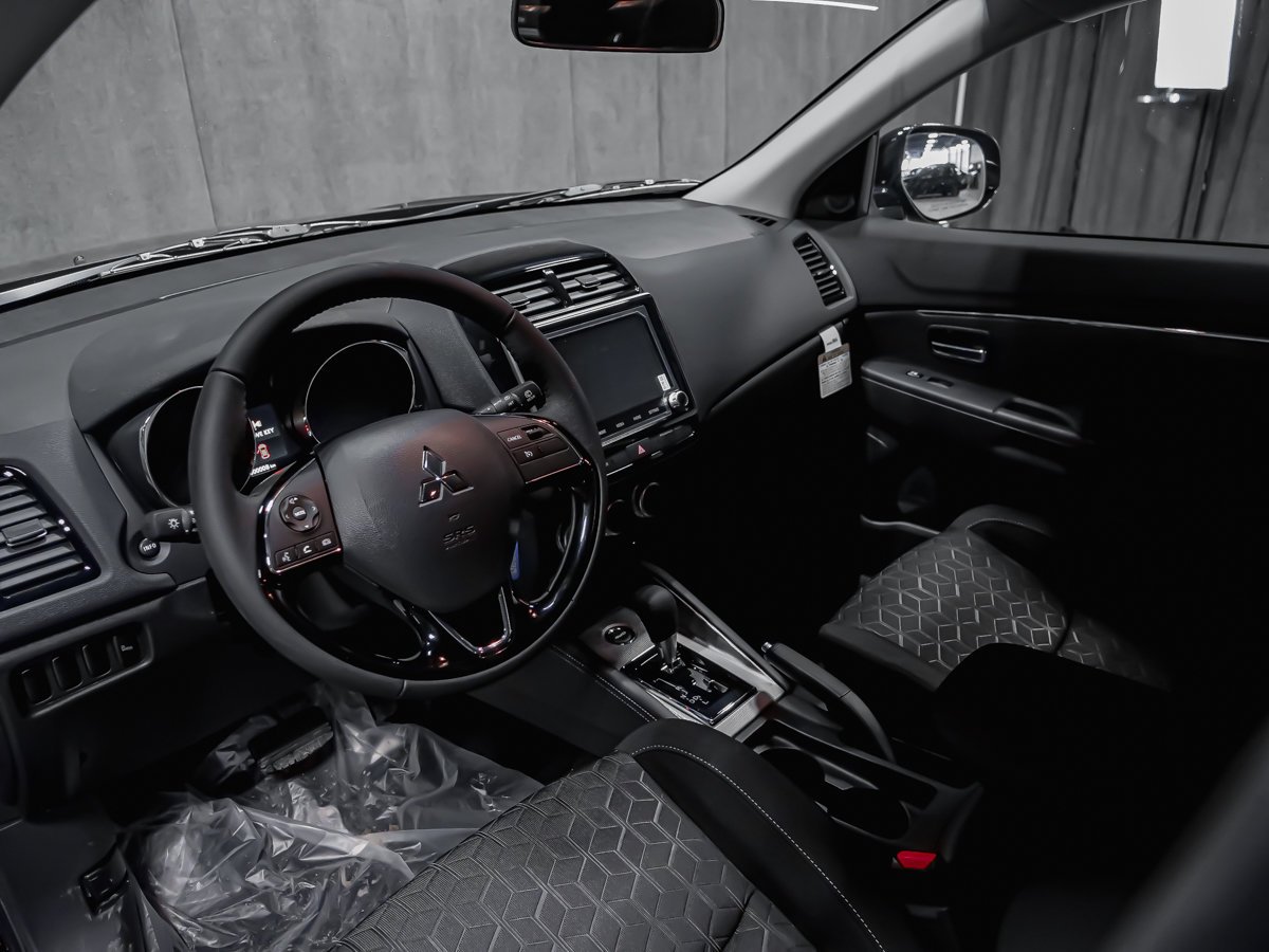 2026 Mitsubishi RVR SE Labrador Black Montreal - photo #9