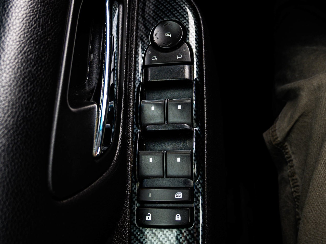 2011 Chevrolet Silverado 3500HD 4WD Crew Cab 167 LTZ White Sherwood Park - photo #17