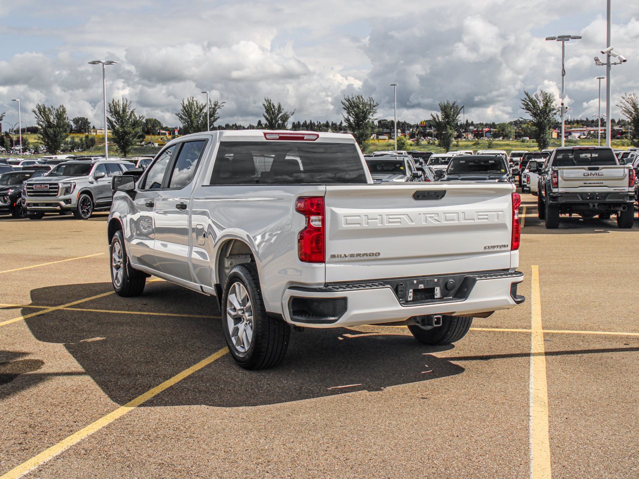 2025 Chevrolet Silverado 1500 4WD Crew Cab 157 Custom White Sherwood Park - photo #5