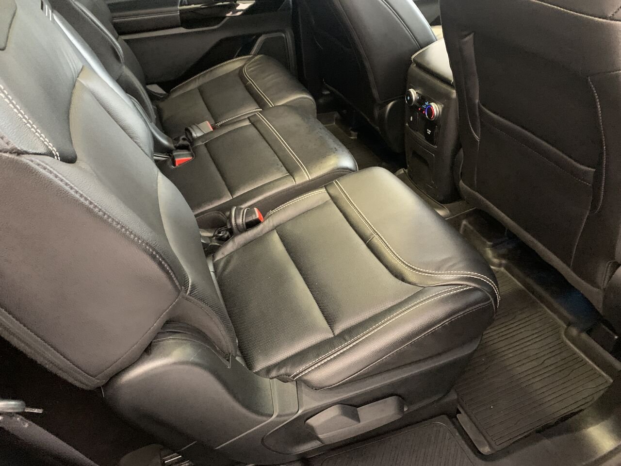 Ford Explorer ST EXPLORER ST 4WD 2024 Gris Châteauguay - photo #13