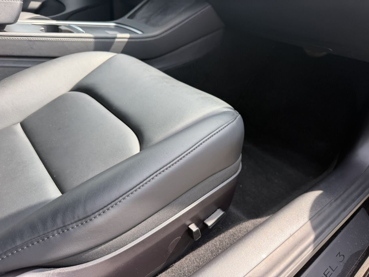 2021 Tesla Model 3 STANDARD RANGE PLUS Black Laval - photo #16