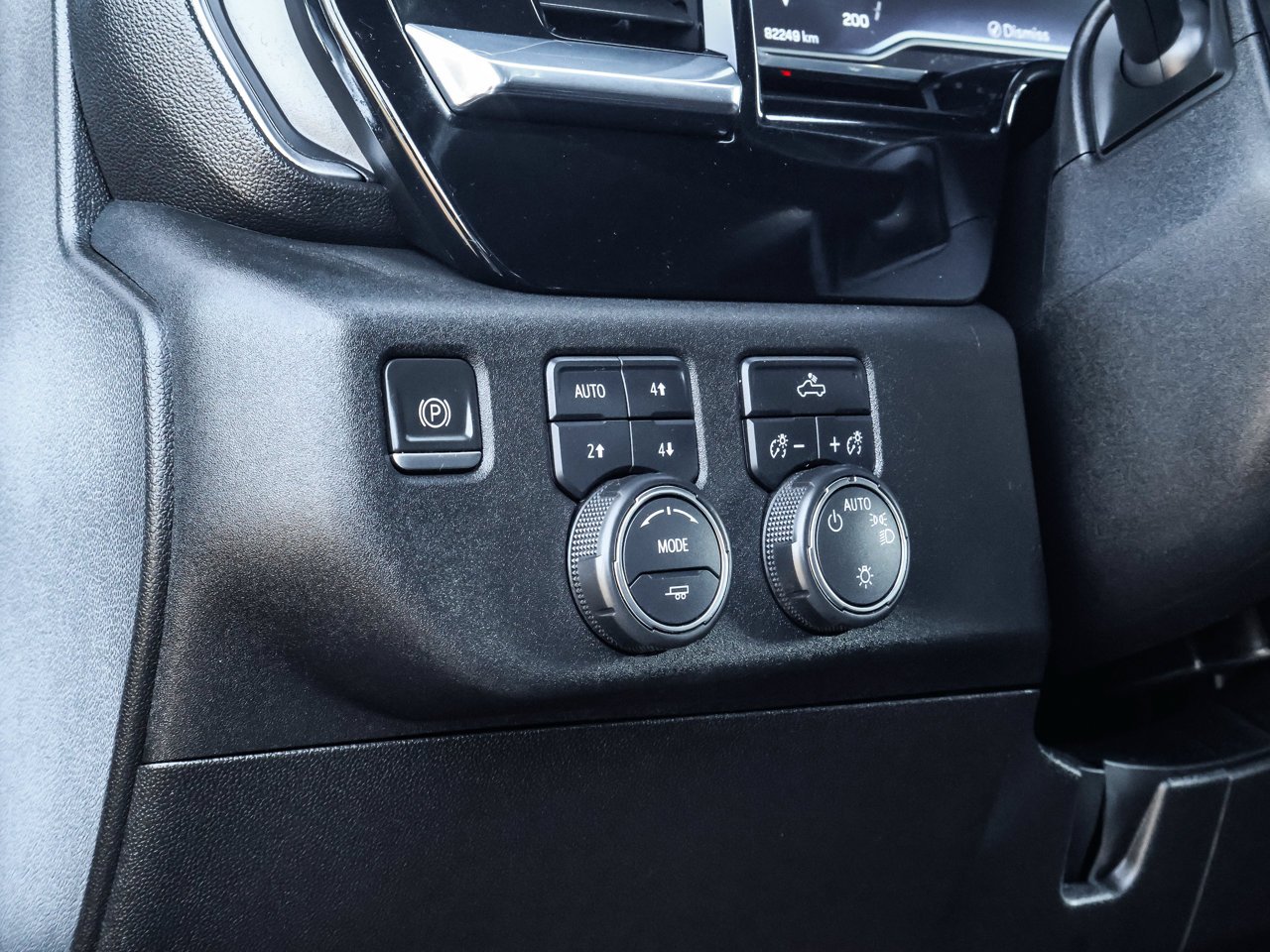 2023 Chevrolet Silverado 1500 4WD Crew Cab 147 LT White Sherwood Park - photo #19